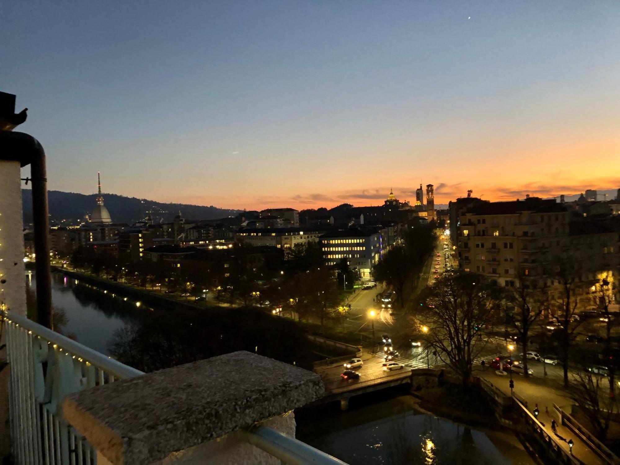 Apartamento Attico Ellen Terrazza Con Vista Turín Exterior foto